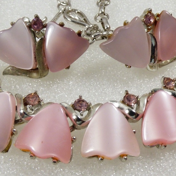 Vintage Coro Pink Thermoset Silver Tone Link Collar Necklace & Clip Earrings Set - Picture 4 of 11